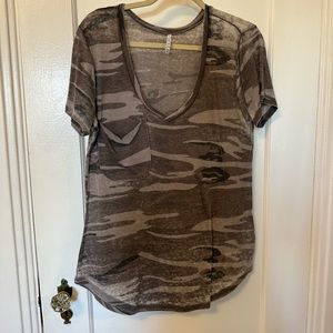 Z Supply Camo Tee, size M; good conidition
